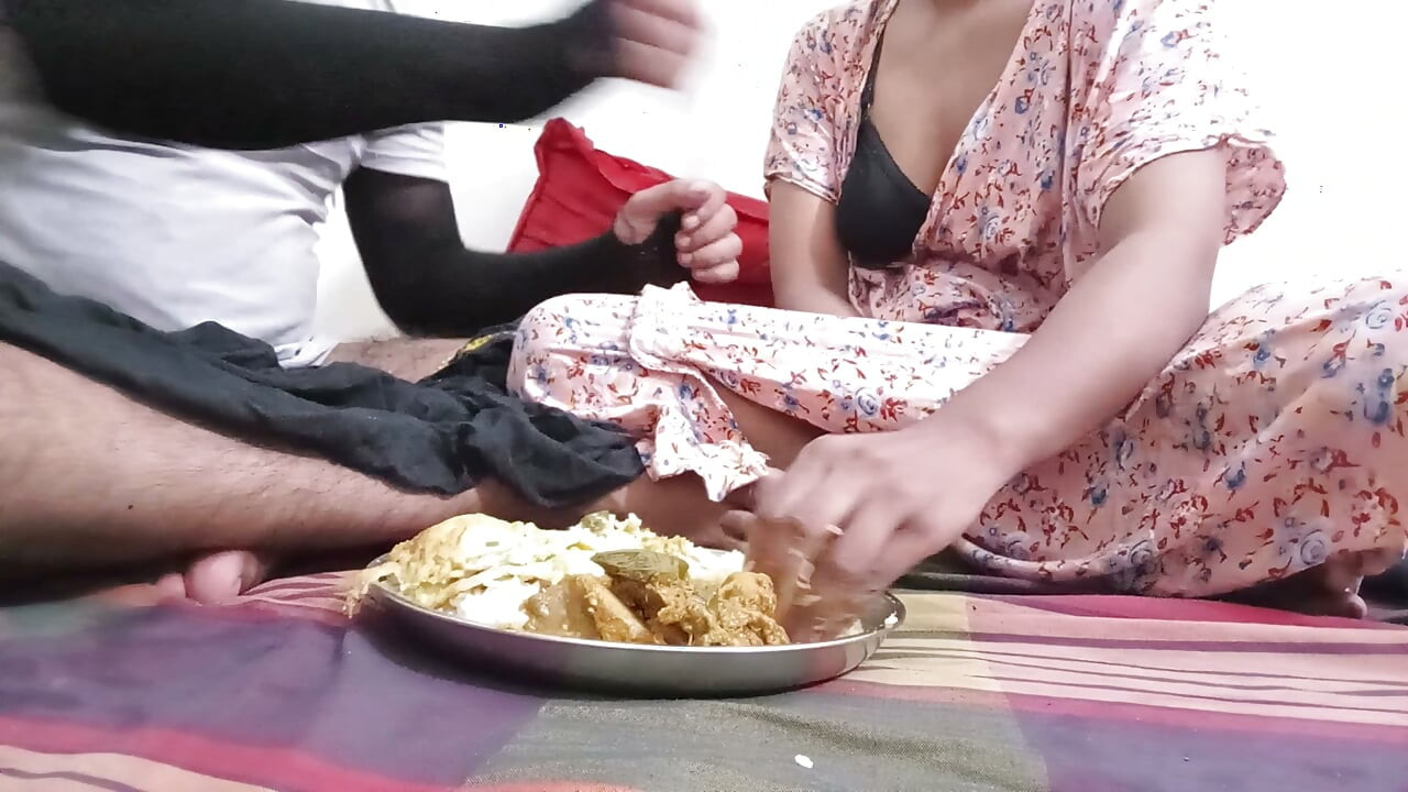 Beautiful Sexy_Toma Bhabi жестко трахают её сводный деверь. Реальная индийская девушка изменяет мужу, ест и трахается — смотри это сексуальное видео