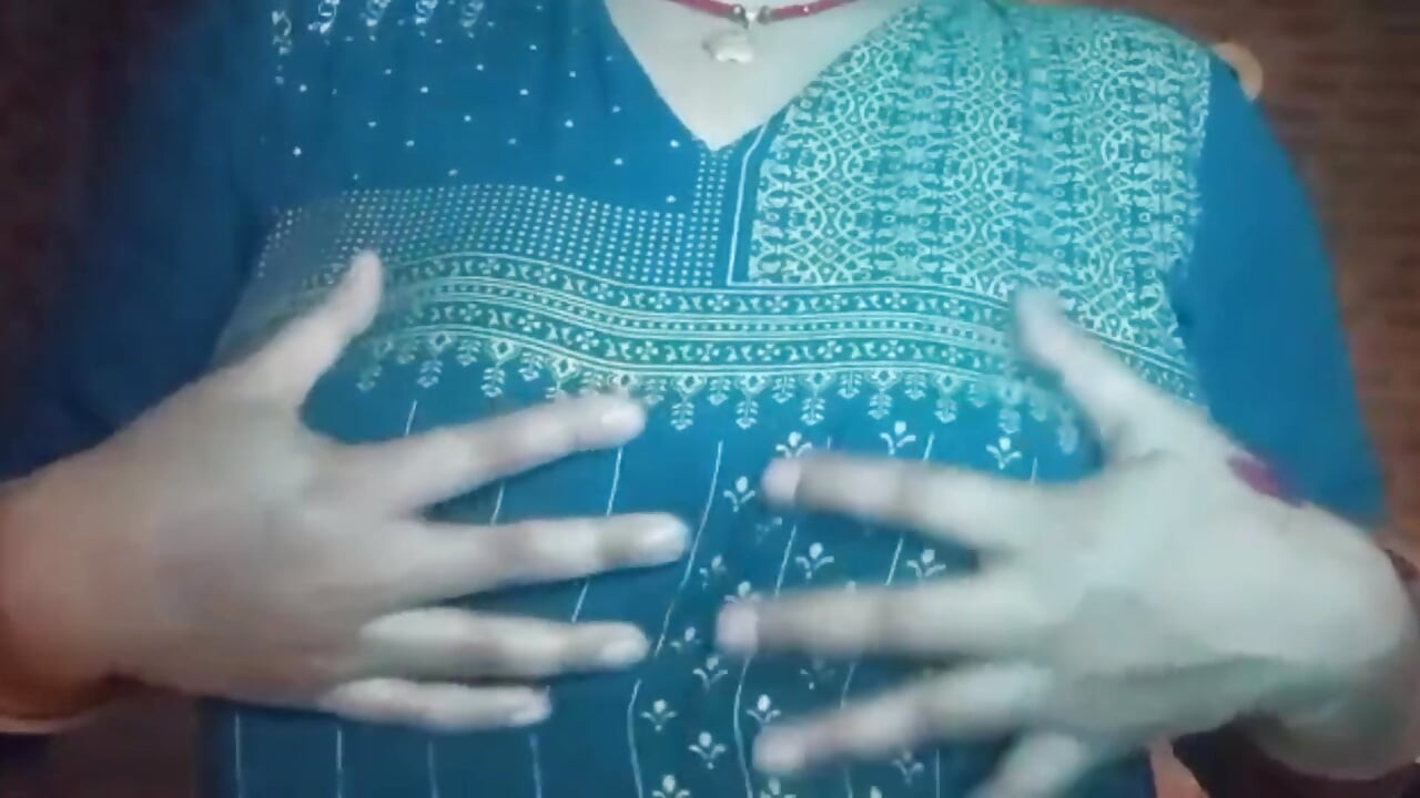 New Bhabhi Having Nude Show with Fingers
