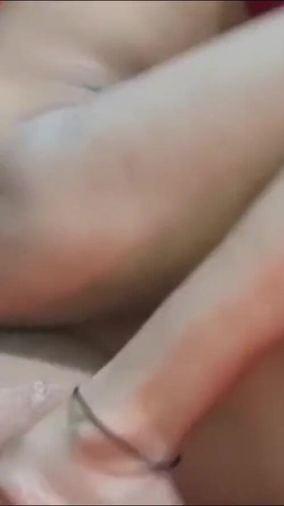 Ο γιος του ιδιοκτήτη γάμησε τη γυναίκα του ενοικιαστή επειδή δεν πλήρωσε | Κλιπ 1