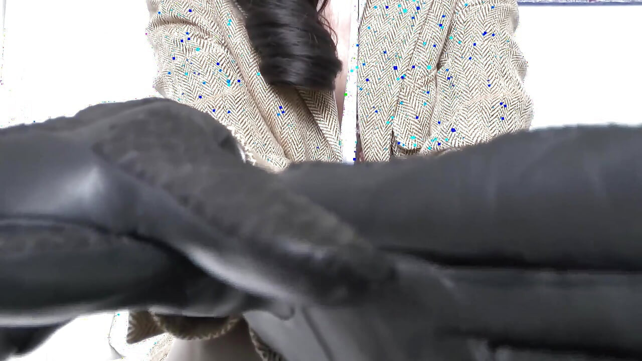 Gıcırdayan deri eldivenler seni boşaltır, Lady Victoria Valente