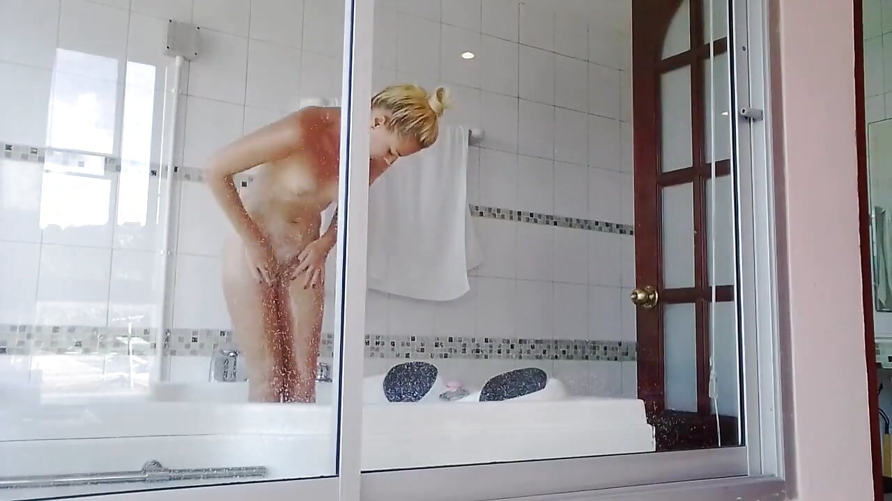 Spójrz na mnie w łazience