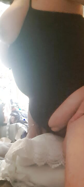 igranje. Nedostaje mi tijelo u dlakavoj pički