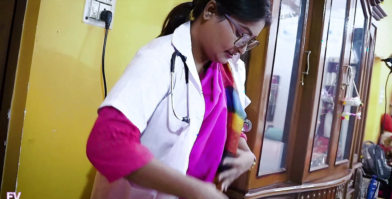 INDIAN MALLU DIRTY LADY DOCTOR TREATMENT KO BAHANE PATIENT KO GHAPAGHAP CHODA