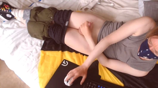 Youthful guy cums