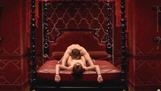 Scena seksu Dakota Johnson z piórkiem na scandalplanetcom