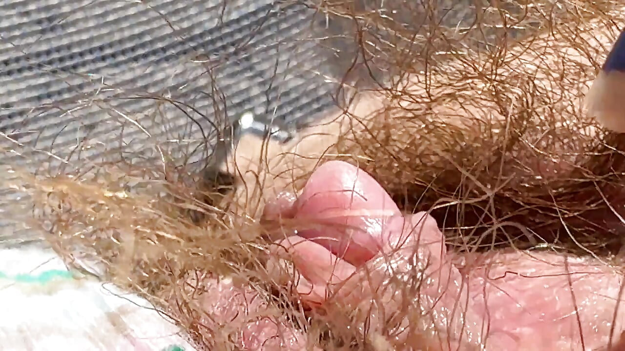 Amateur Hairy Girl Mastubates in Closeup with Huge Clit