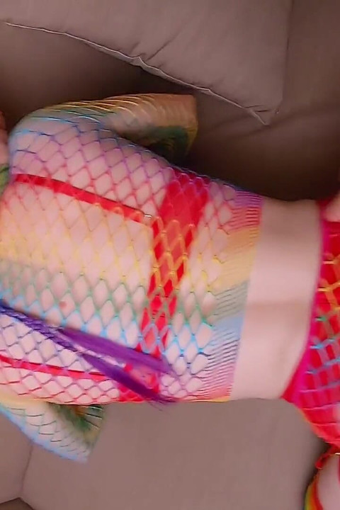 彩虹紅髮狂歡女孩口中射精