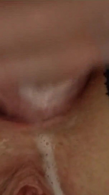 Mesti lihat detik dari "Latihan dubur lanjutan dengan pancutan mani - Little Sunshine MILF"
