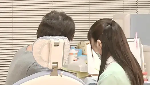 Klinik memanas saat ahli kebersihan yang main-main mengontrol diri