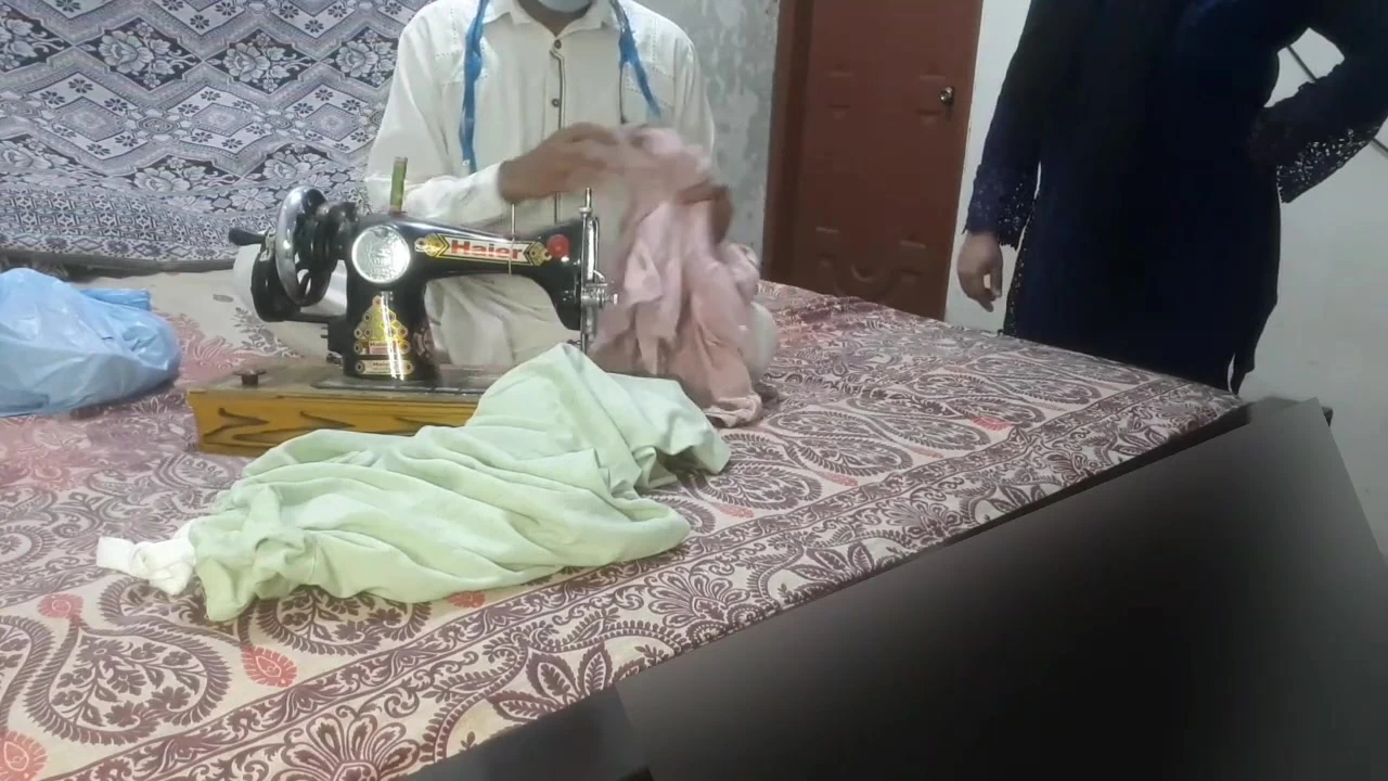 Tailor ne bhabhi ka naap lete lete bhabhi hi ko chod dala