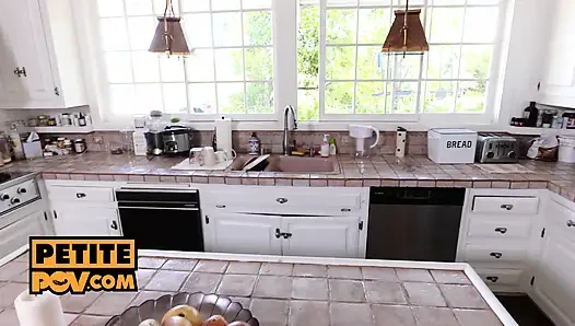 Islak amcıklı genç kiracı Gina Valentina seni sert boşaltıyor - itspov