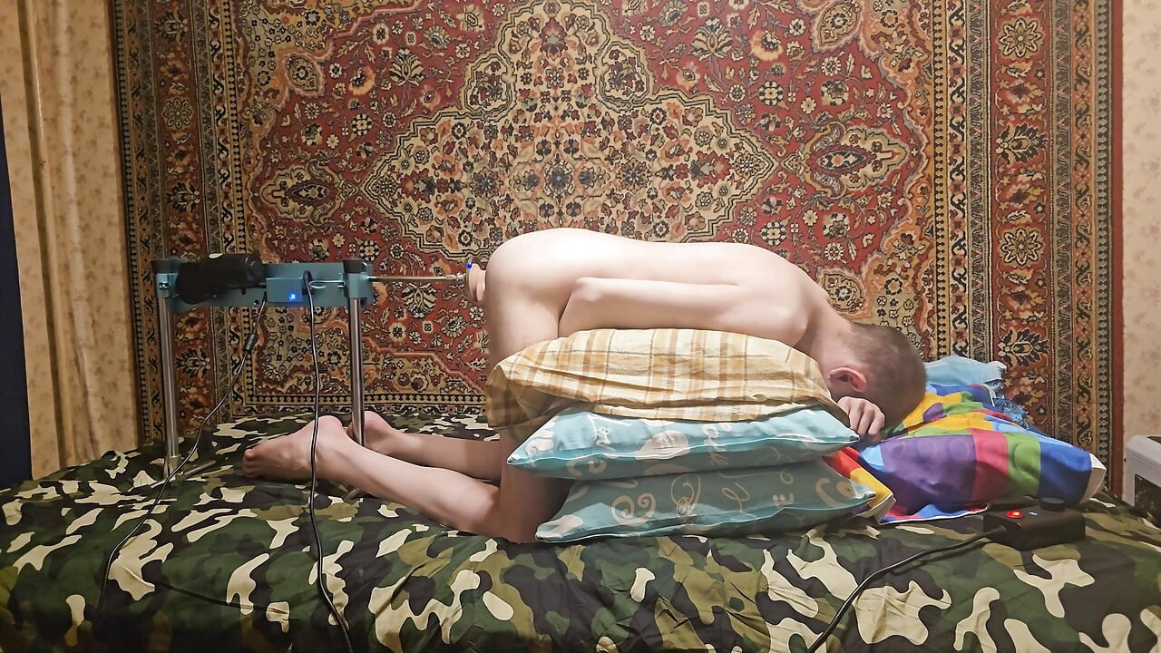 Sasha Earth solo boy cum hands free on a fucking machine homemade amateur