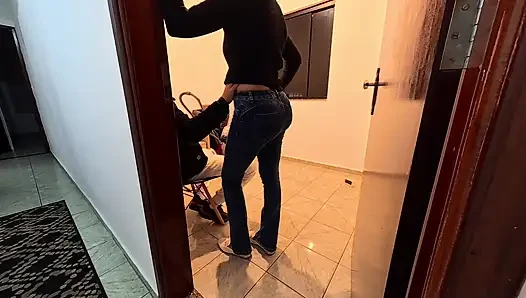 Çalışanlar şirketin stoklarında oynaşıyor.