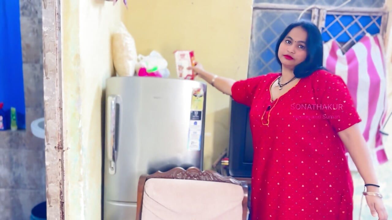Hermosa Mami me sedujo mientras cocinaba en la cocina - sexo caliente