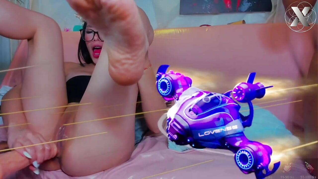 Mijn lesbische vriendin strap-on neukt me totdat ze me kapot maakt