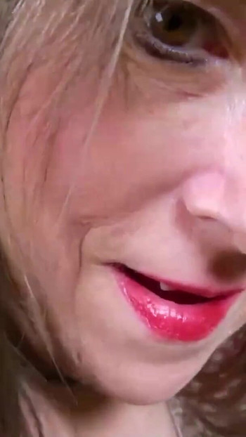 Svůdná starší americká žena v soukromém intimním okamžiku | Klipy 1