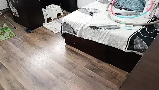 Sexy Ehefrau Trainiert Zu Hause Nackt.
