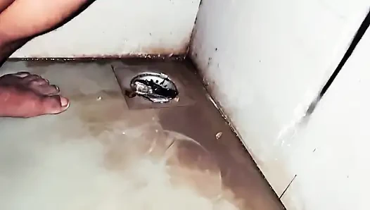 Desi junges mädchen hart gefickt mit großem holzdildo und laut stöhnen