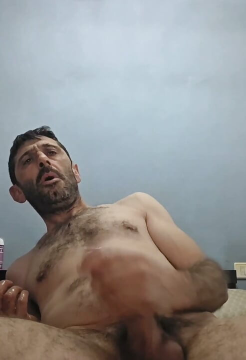 Guy with big cock masturbates