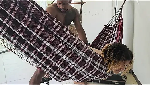 Çalışanımı dinlenme zamanında o kadar sert sikmesi için tedarik ettim ki amını yağlıyor