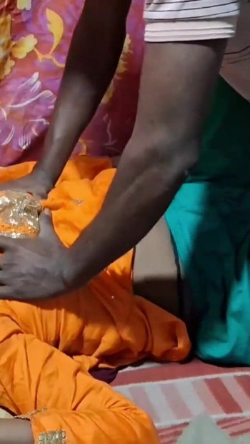 Stunning moment from "Malik Ne naukrani ko Akele Kamre Mein Chut Chud"