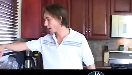 Cori gates si cewek hot rambut cokelat dengan toket kecil lagi asik ngentot di sofa