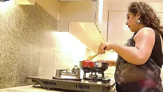 Dost ne Dost ki biwi ko khana banate waqt pel diya