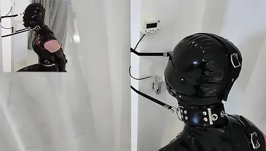 Mz33 - latihan latihan berlutut sambil menahan sarung tangan sambil pakai sarung tangan lateks