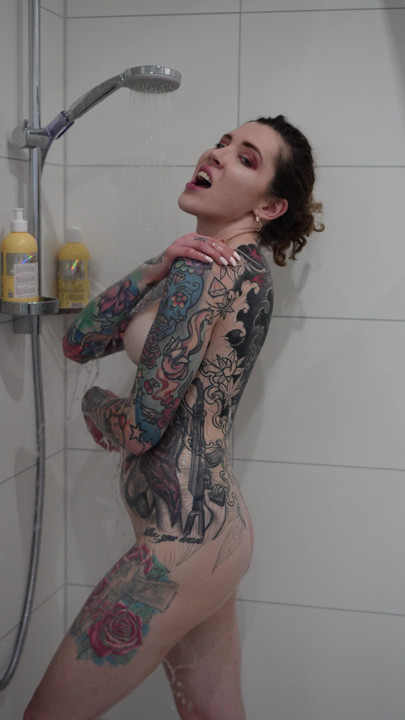 Shower pleasure 🔥