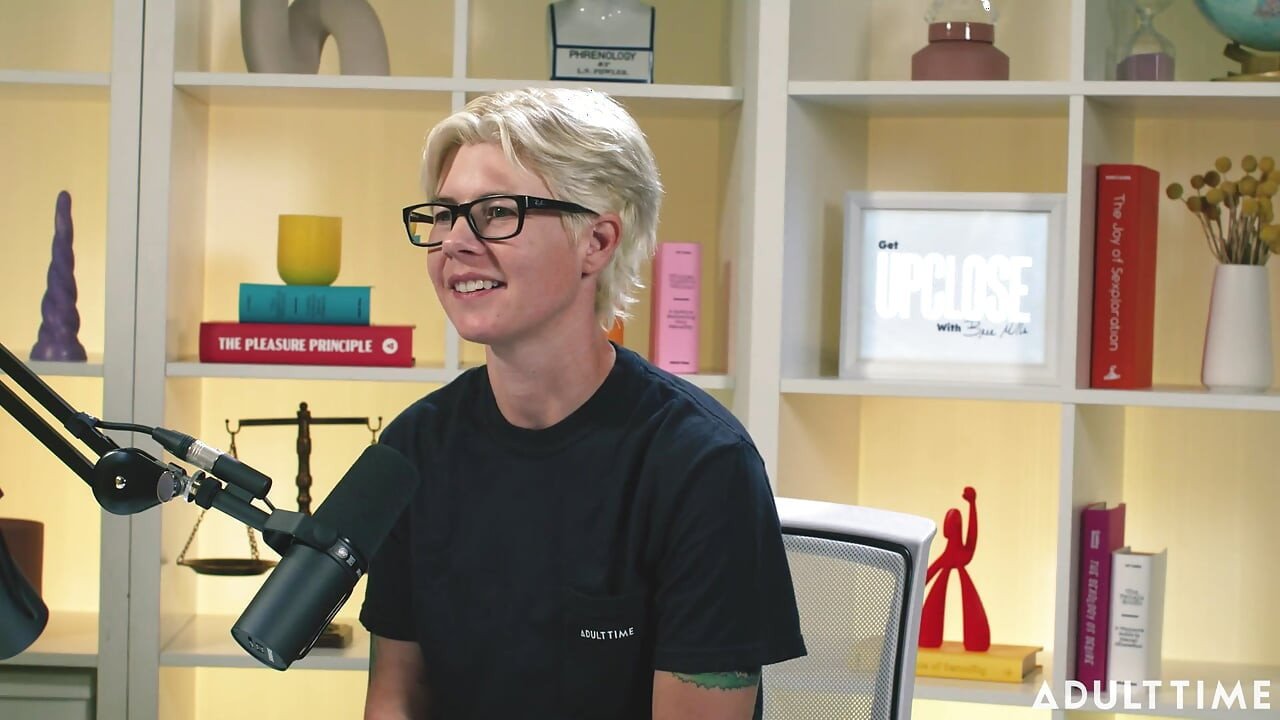 Khloe Kingsley Squirting on Camera & Red Flags | the Adult Time Podcast