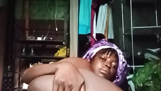 Мокрая большая задница