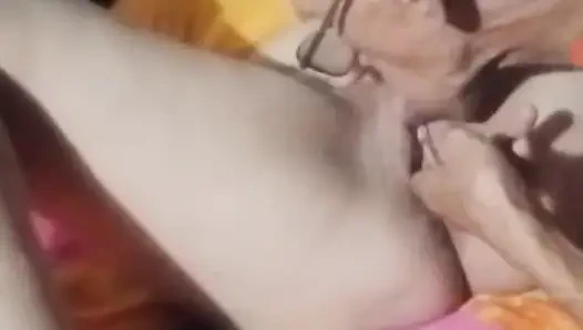 Memek istri cantik enak bange dijilat