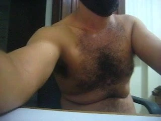una paja con un termo de cafe