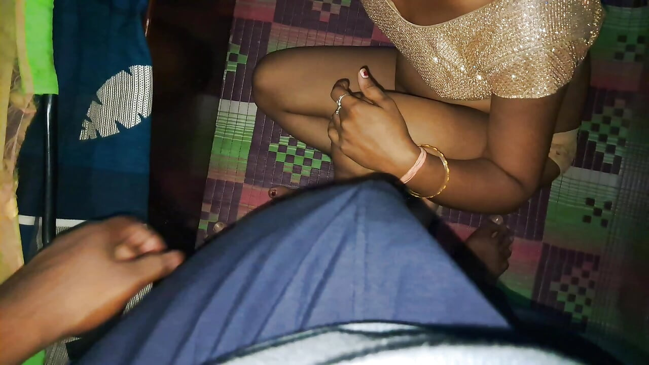 Desi Golden Blouse Bhabhi Sucking A big Dick Get Naked and Cumshot in mouth