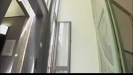 Три обожающие сперму горячие бисексуальные юные сучки трахают двух везучих мужиков и поедают кончу