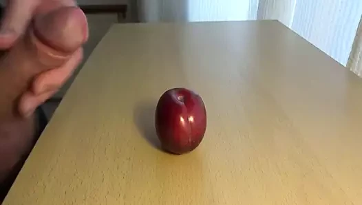 Yemeğe boşalmak - erik