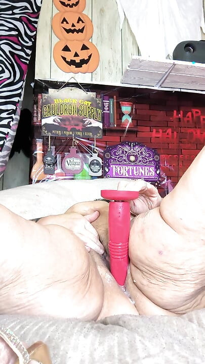 Numele ei este pe pereții băii pentru o bună time Call Davisdesires