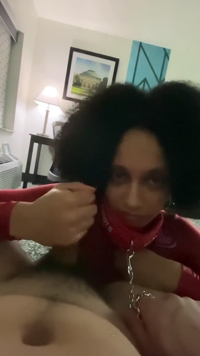 Leena Rayz - 擁有纖細漂亮小手的奴隸撸著閃亮白雞巴 | 片段 1