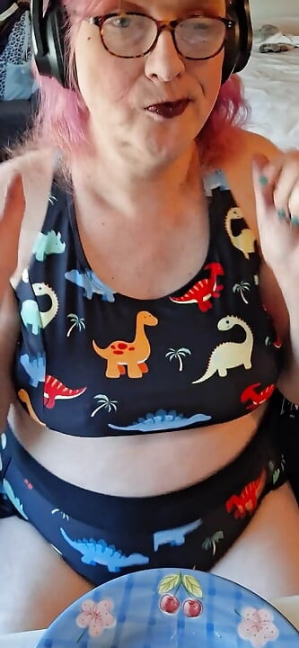 Dinosaur Girl Eats Breakfast!