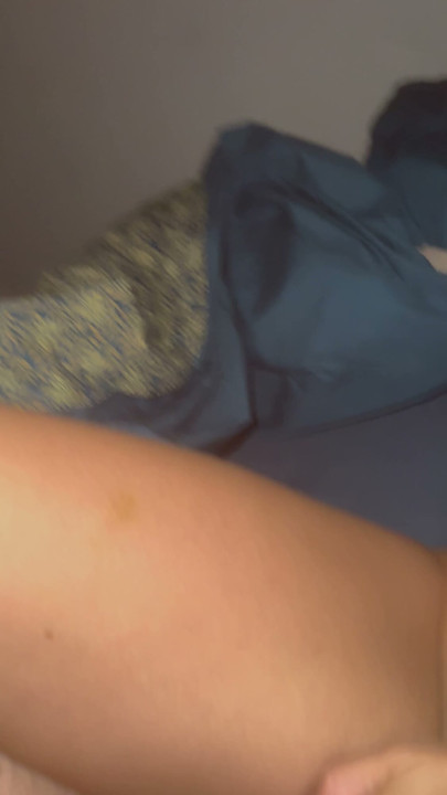 Mój kutas przesuwa się po jej cipce