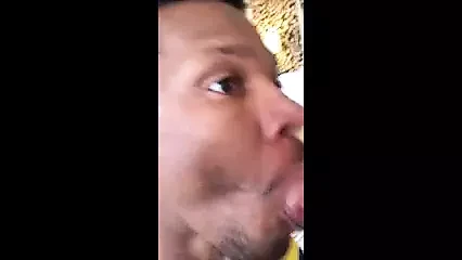 Trishnku saphed larka pakar leta hai kale kutiya sir bhar men jao