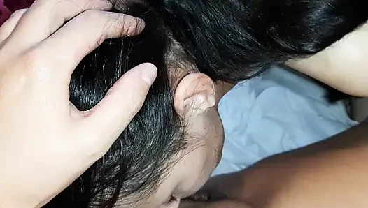 Gadis budak kami bergiliran menjilati memek kami