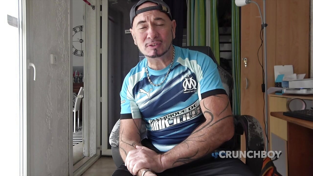 Gay dikongkek tanpa kondom oleh kawan aslinya 22 tahun dan pancut ke dalam pantatnya