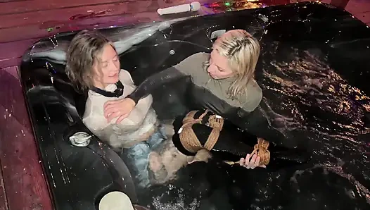 Petualangan seks bondage bareng peyton dan lora cross