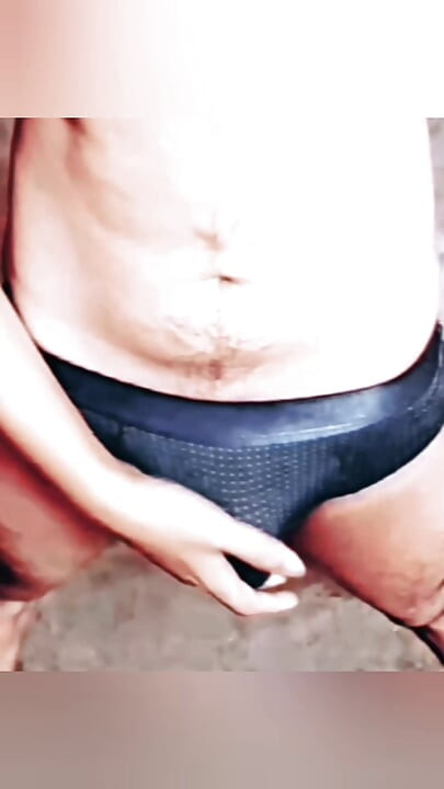 chaddi ke lund ka paani nikal gya