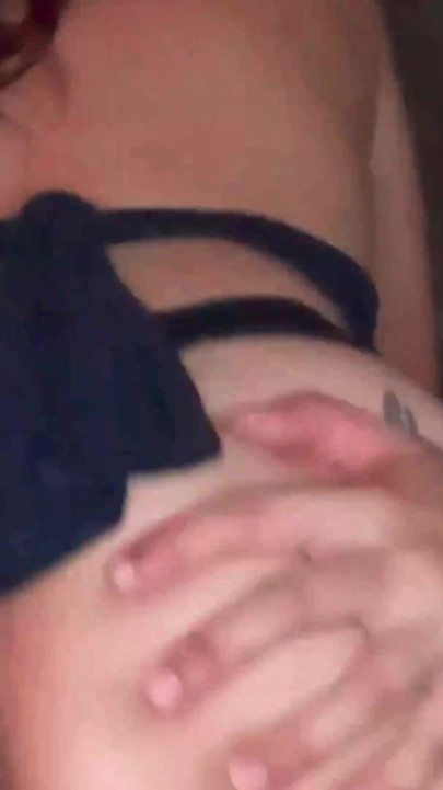 Der freche typ fickte meine muschi im pool und kam in mich auf das bett | Clip 1