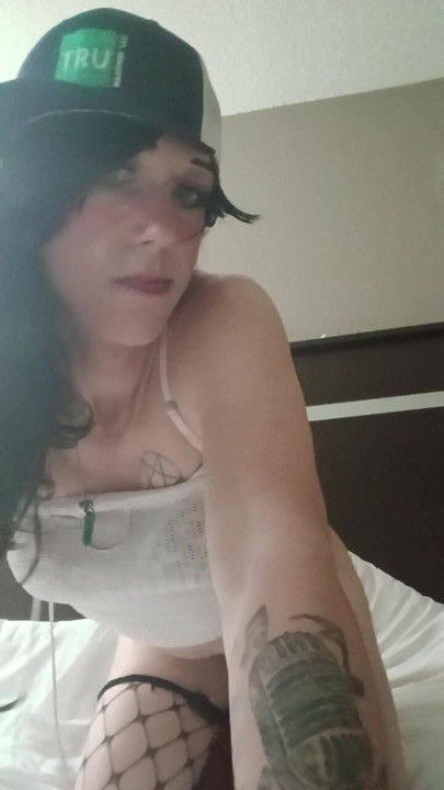 Amatuer Crossdresser Taylor showing off her ass in motel room