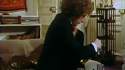 Fransız dul kadın kıllı amını yalatıyor ve sikiyor