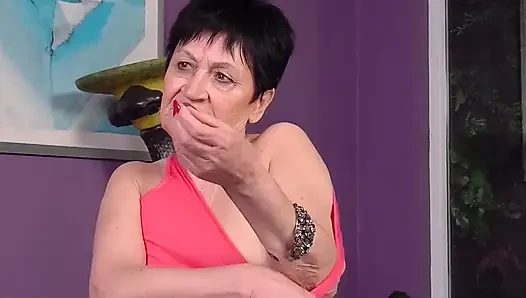 Nine açgözlü amına dokunuyor