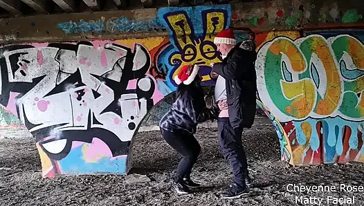 Matty dan cheyenne lagi asik bersenang-senang di luar ruangan
